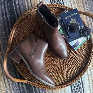 BLONDO Chocolate Brown “Samara” Leather Waterproof Bootie Size 7.5